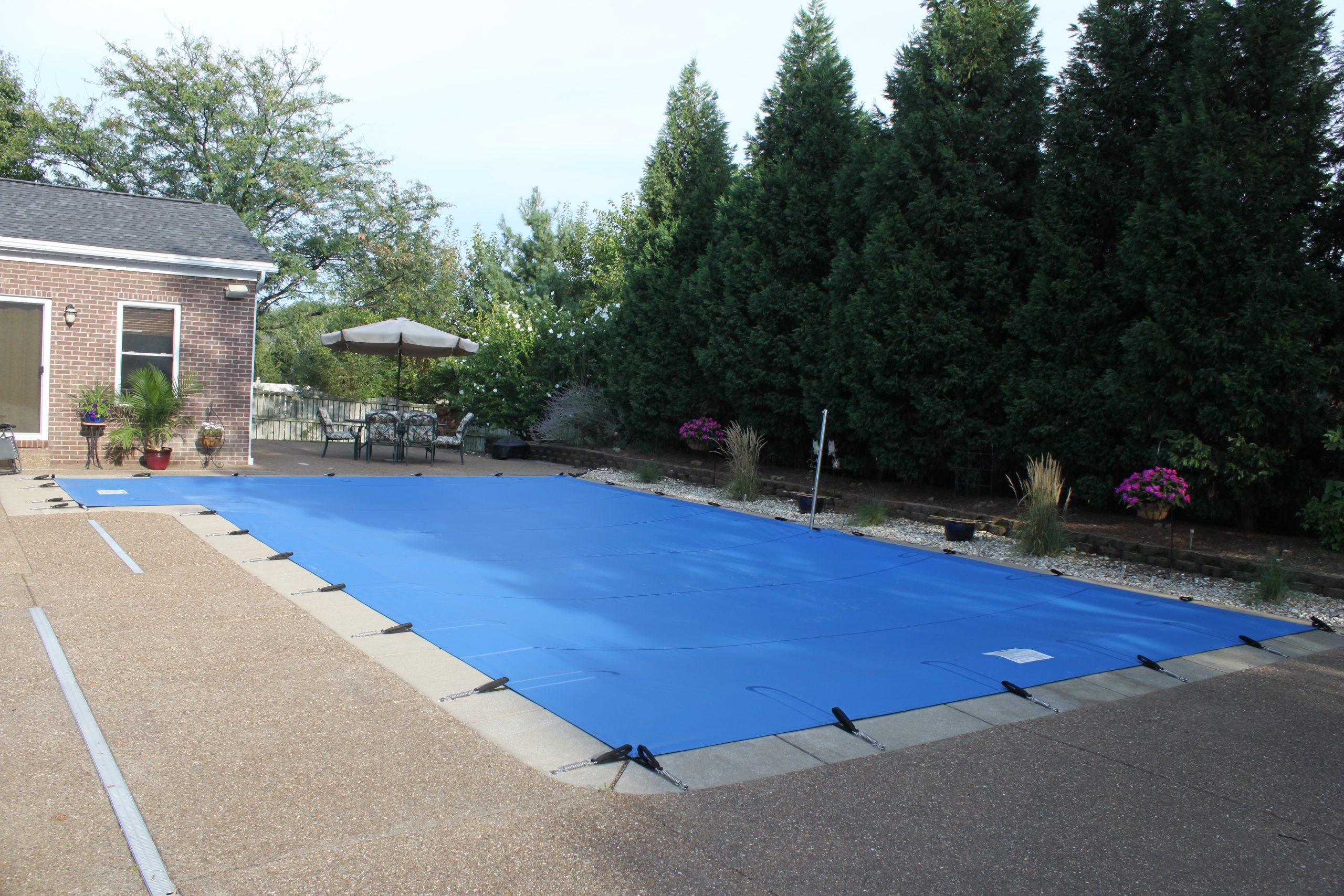 poolcovers-solid-crossstar-0-photo-bluemikes1