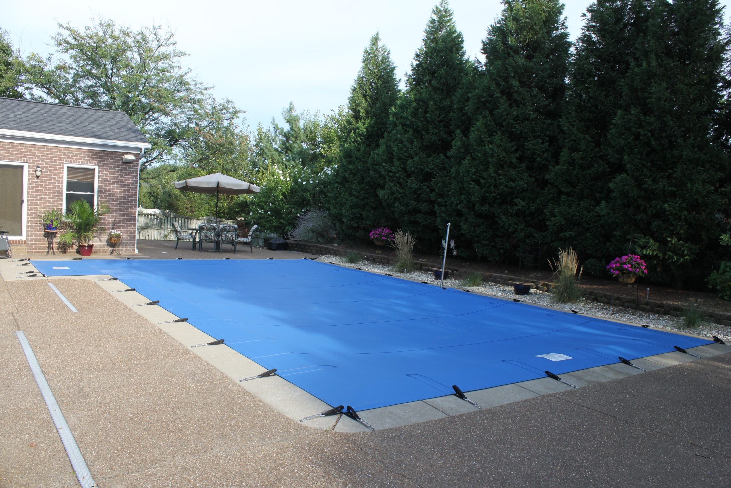 Cross-Star Solid Pool Cover ​