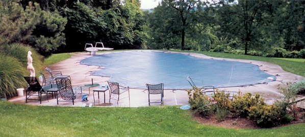 Solid Vinyl vs. Mesh Inground Winter Pool Covers: Which is Better?