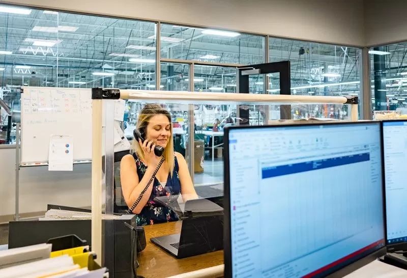 Office workstation with protective divider panel Anchor Industries