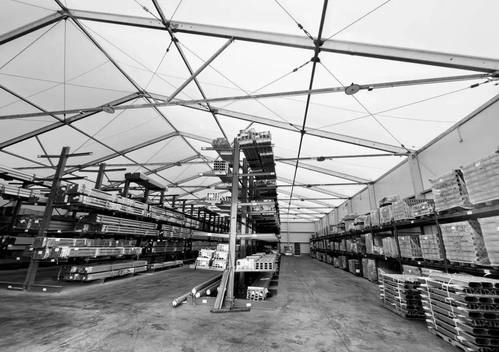 WAREHOUSE_INTERIOR b_w2