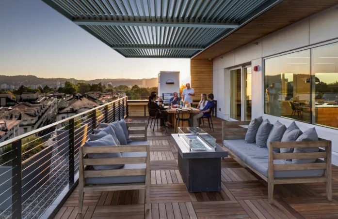 Outdoor-Dinning-Pergola