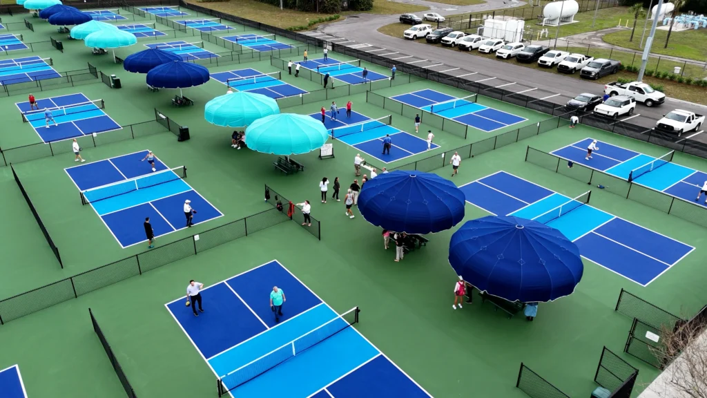 An outdoor pickleball court cooled by a durable Anchor shade structure to protect players from UV rays.